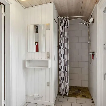 Classic Summer House 200 Meters From The Water, Casa vacanze