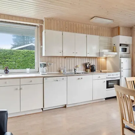 Classic Summer House 200 Meters From The Water, Børkop