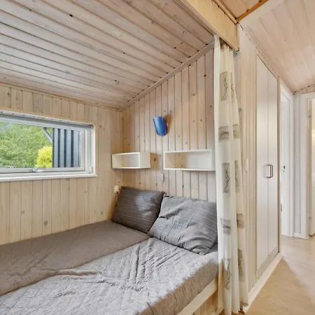 Classic Summer House 200 Meters From The Water, Casa vacanze *