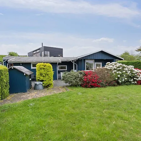Classic Summer House 200 Meters From The Water, * Børkop