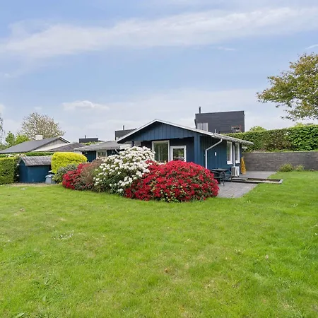 Classic Summer House 200 Meters From The Water, * Børkop